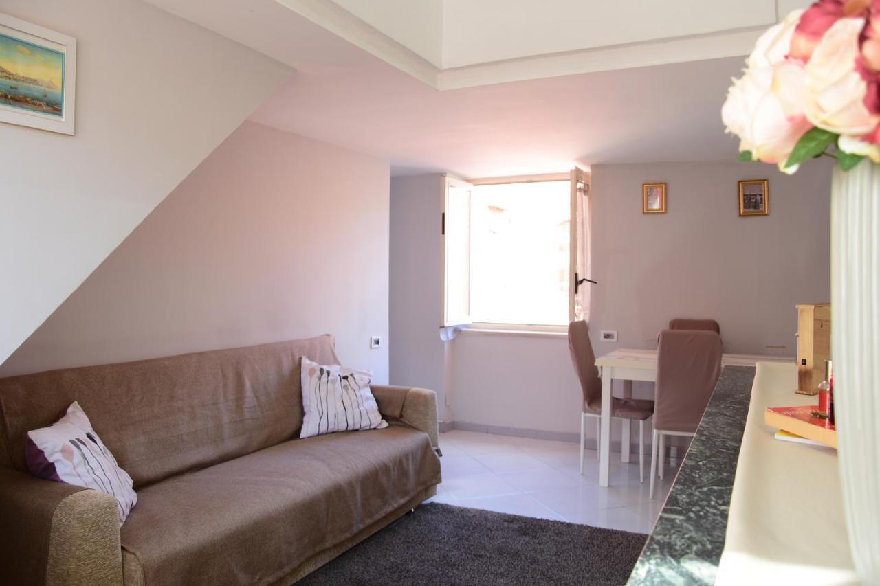 Scugnizzella Holiday House Appartement Napels Buitenkant foto